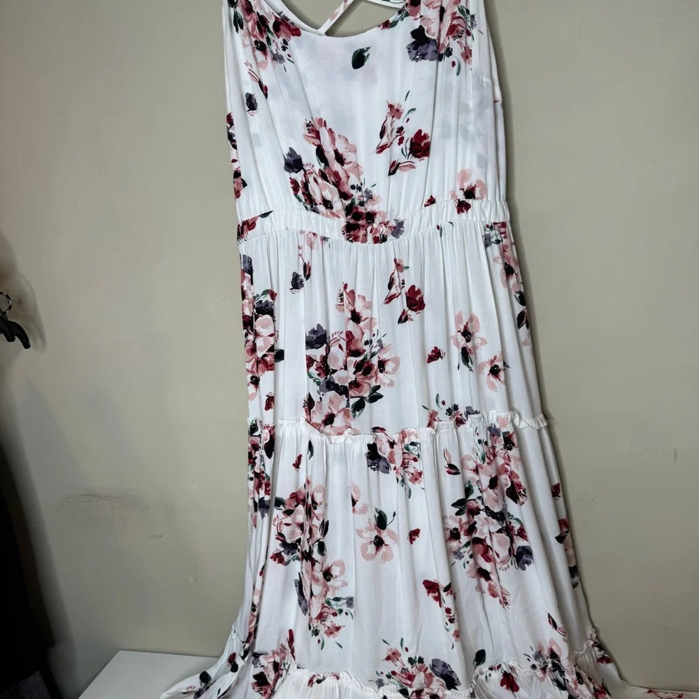 Torrid White Floral Maxi Challis Teired Dress size 2 = 18/20 - Picture 6 of 13